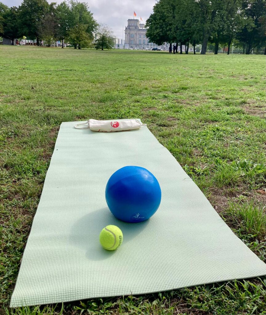 Outdoor Yoga im Tiergarten am 14.05.